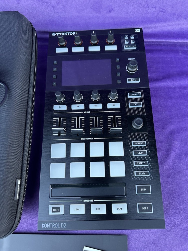Native Instruments Traktor Kontrol D2 DJ Controller #2