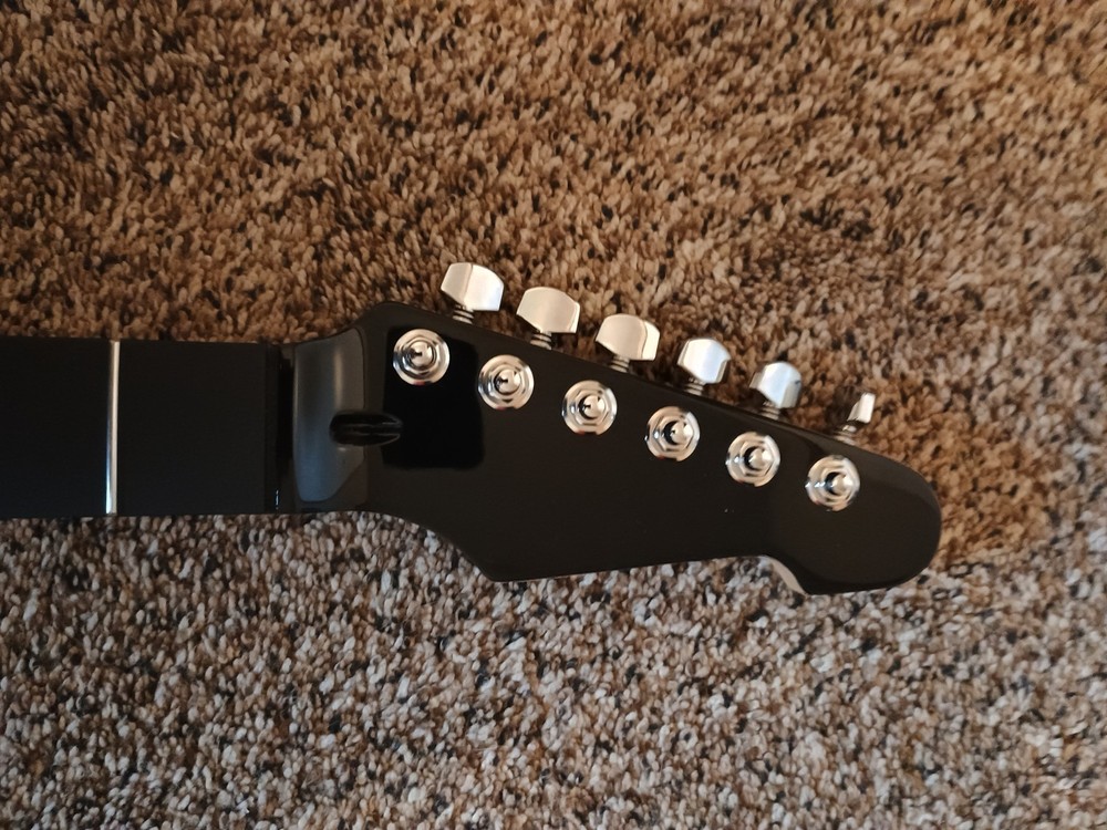 Stratocaster neck, ESP / snapper headstock
