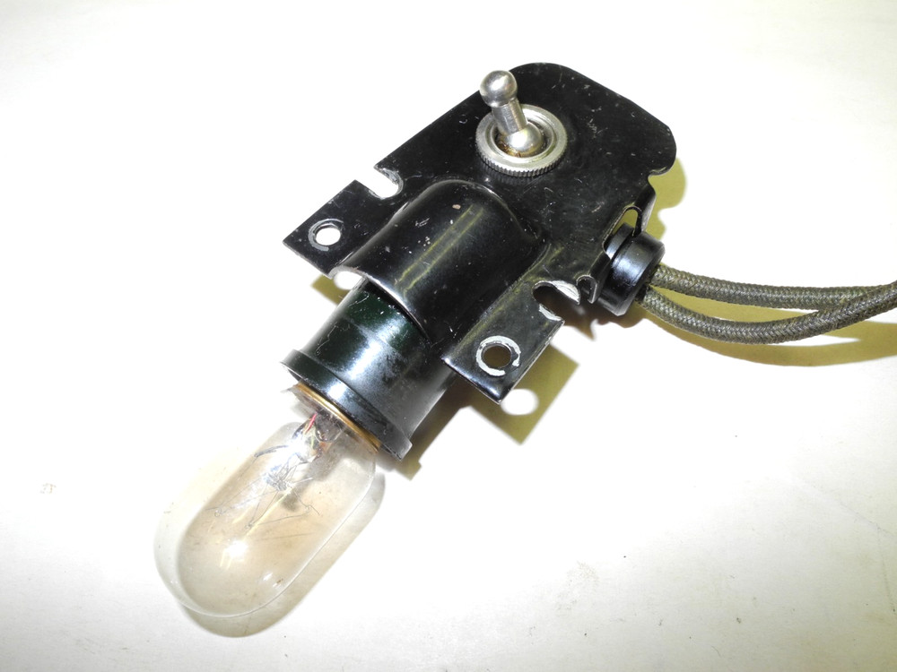 VINTAGE WHITE SEWING MACHINE MODEL #77 COMPLETE LIGHT ASSEMBLY, 2 BULBS, NICE