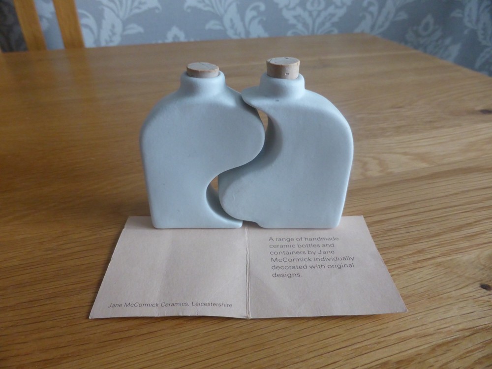 JANE MCCORMACK LEICESTERSHIRE : INTERLOCKING CERAMIC BOTTLES