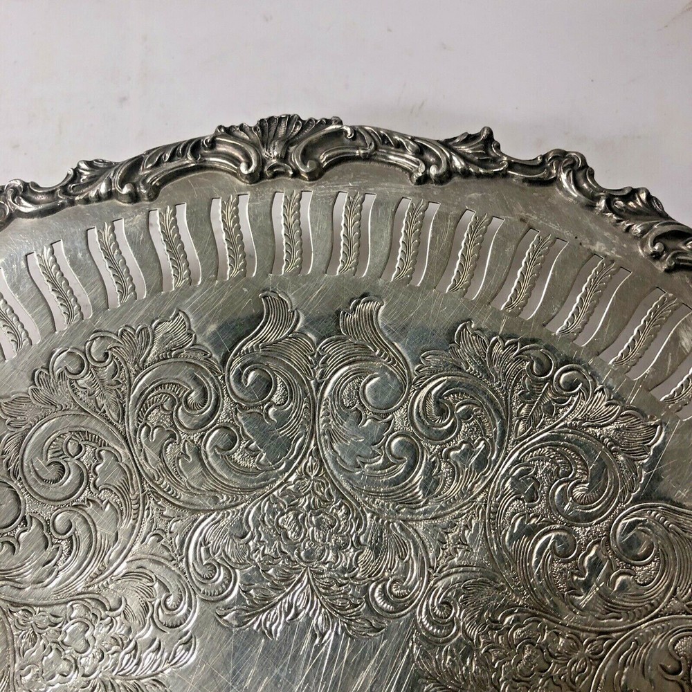 Oneida Silver Plated Round Footed Serving Plate D: 12 1/4”