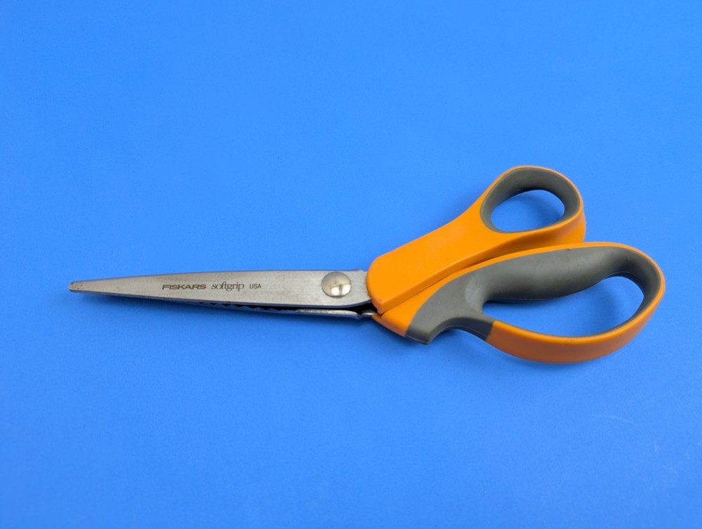 Fiskars Pinking Shears Scissors 9 Inches Long Orange Zig Zag