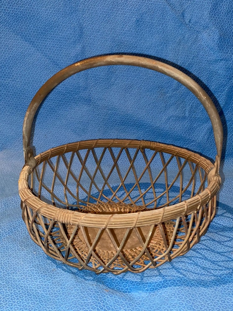 Vintage Round Metal Wire Egg Basket