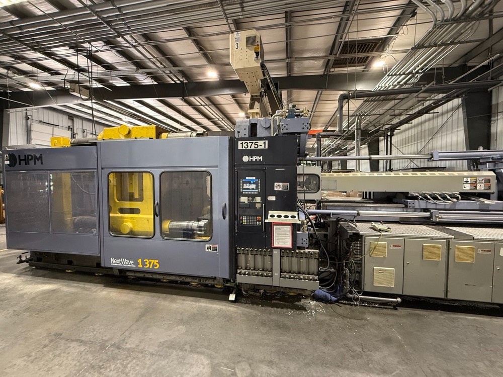 1998 HPM 1375 ton Next Wave injection molding machine with AEC robot