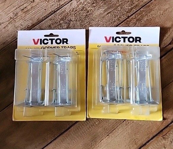 Outdoor Gopher Trap. 4 NEW Victor Easy Set Traps