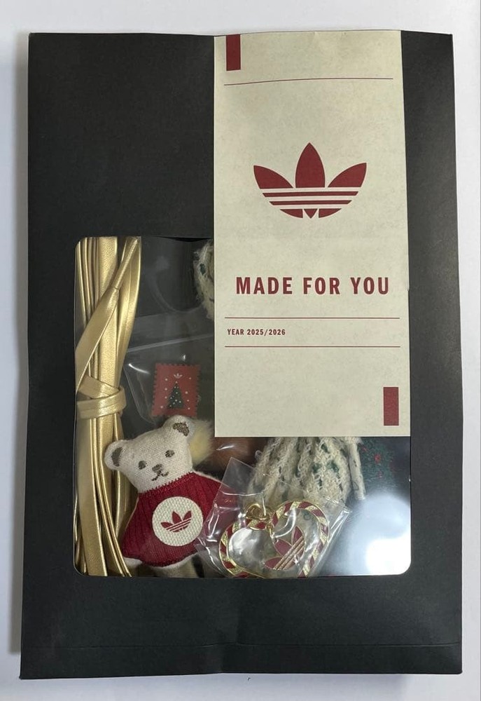 Adidas charm and shoelace set