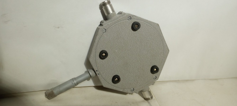 Nice Working PRD S-1110 Variable Attenuator 1.9 - 40 GHz 10 Watt max.