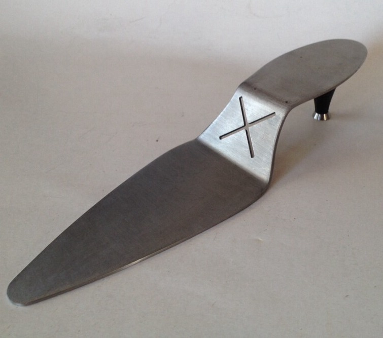 Cake Server Shapped . Sassy!