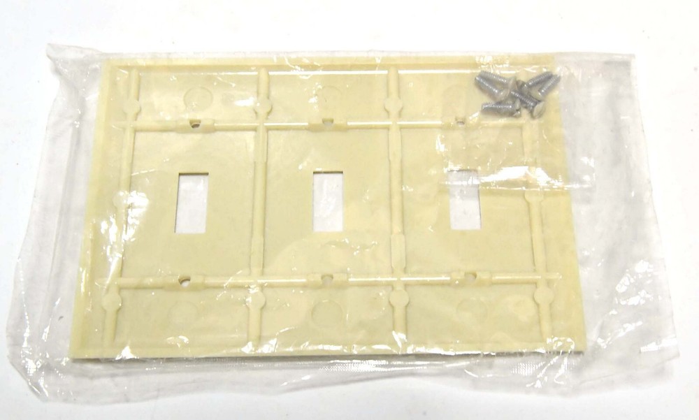 RETRO PLASTIC IVORY 3 GANG TOGGLE WALL SWITCH PLATE NOS