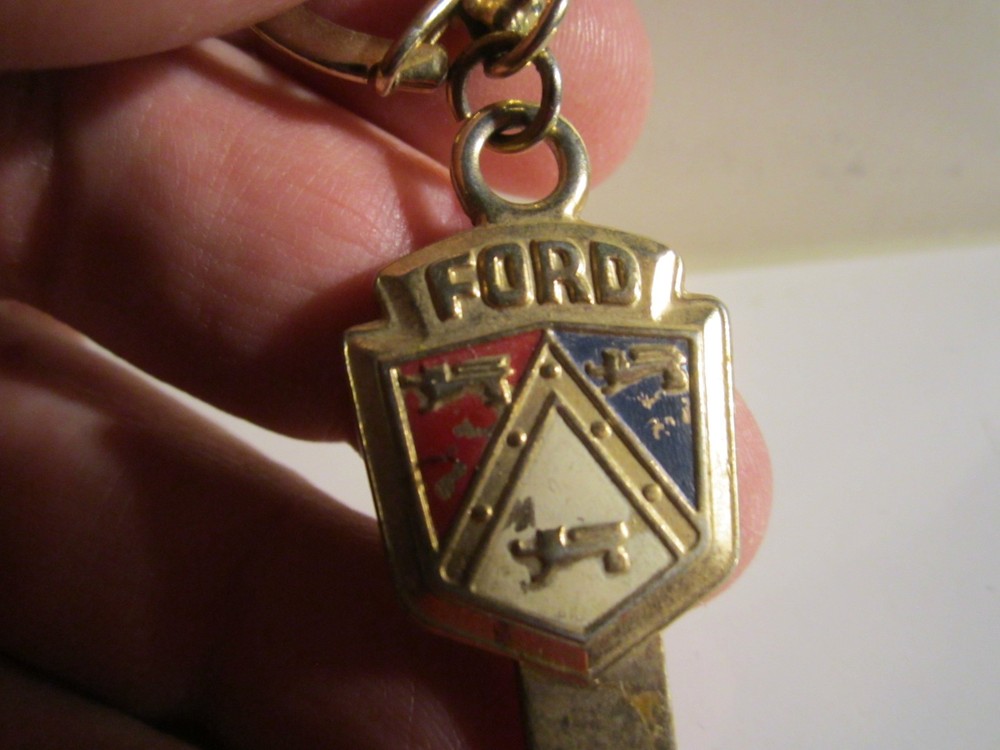 VINTAGE FORD KEY ON KEY RING - OFC-D1