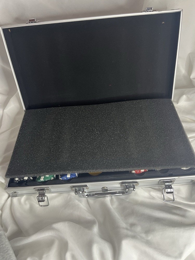 Poker Set with Metal Case