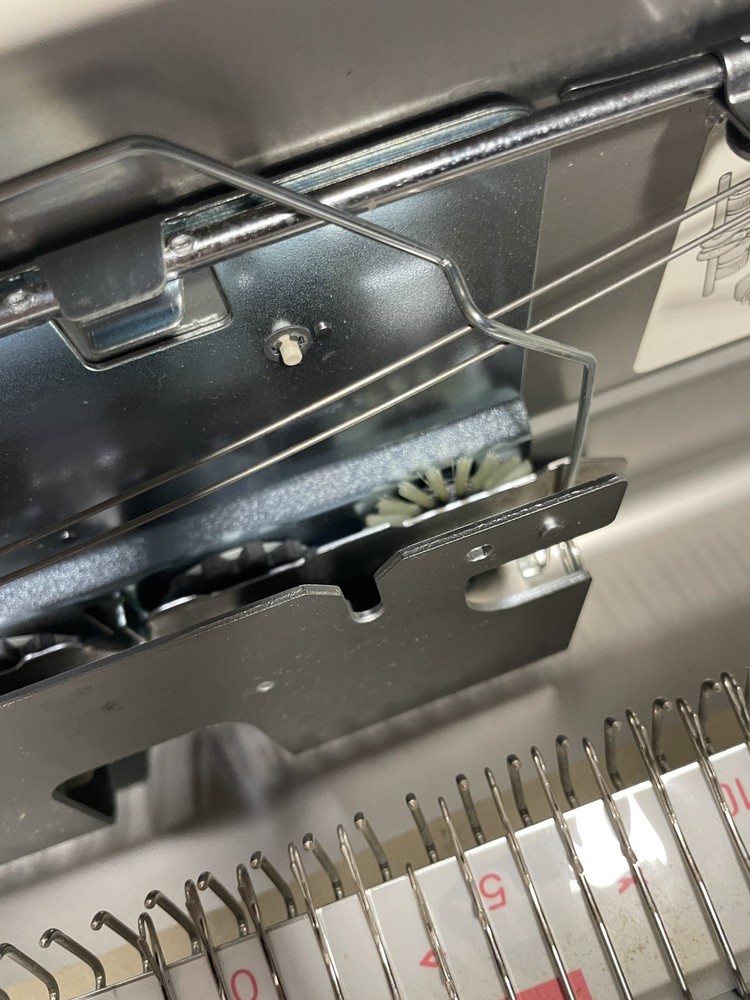 Singer Chunky Knitter Knitting Machine Model 150