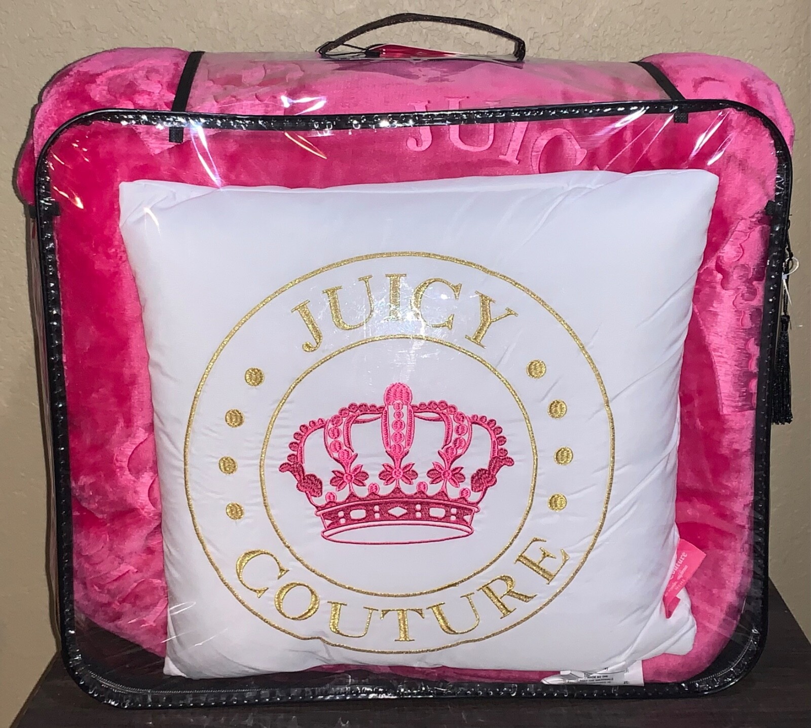 Juicy Couture Hot Pink Logos& Crowns Embossed Plush Soft 4pc QUEEN Comforter Set