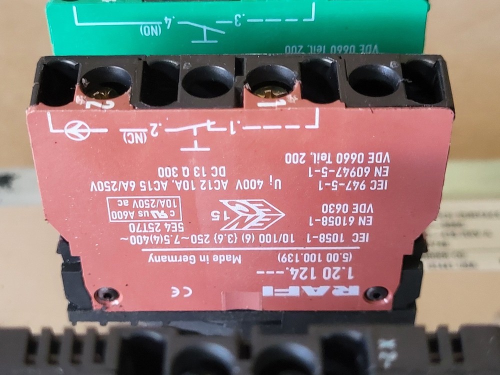 SURPLUS NEW SIMPLEX 0637664 Surface Mount Maintenance Switch – Safety