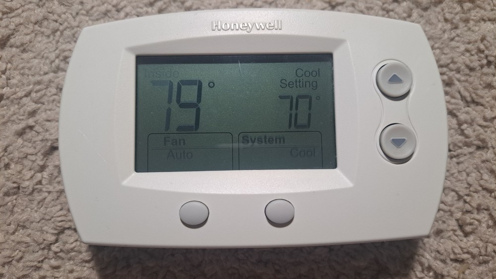 Honeywell TH5220D1029 FocusPro 5000 Non-Programmable Thermostat
