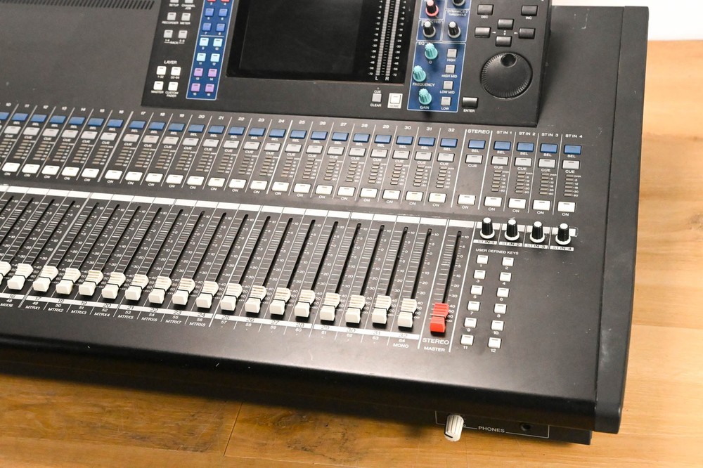 Yamaha LS9-32 32-Input Digital Mixing Console CG01Y2B