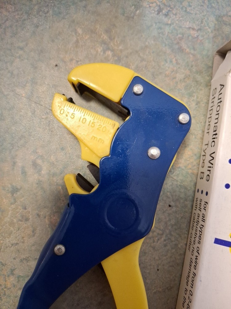 International Automatic Wire Stripper Type B - with CABLE CUTTER