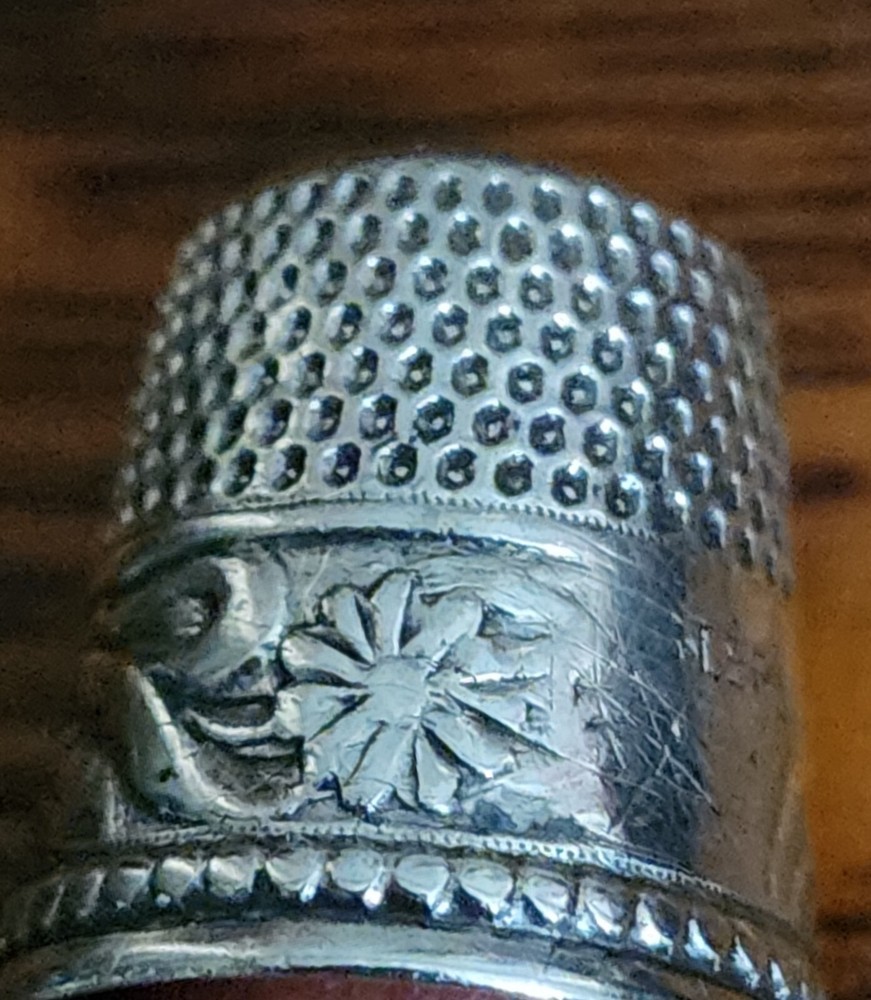ANTIQUE STERLING SILVER FLORAL THIMBLE