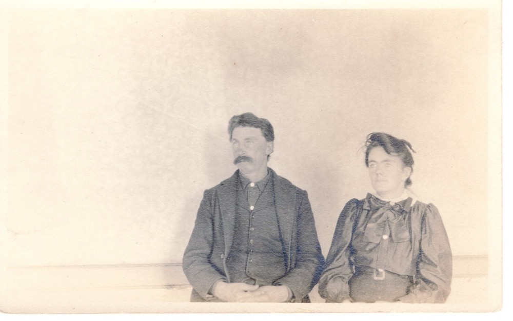 COUPLE POSING FOR PICTURE - PC6714