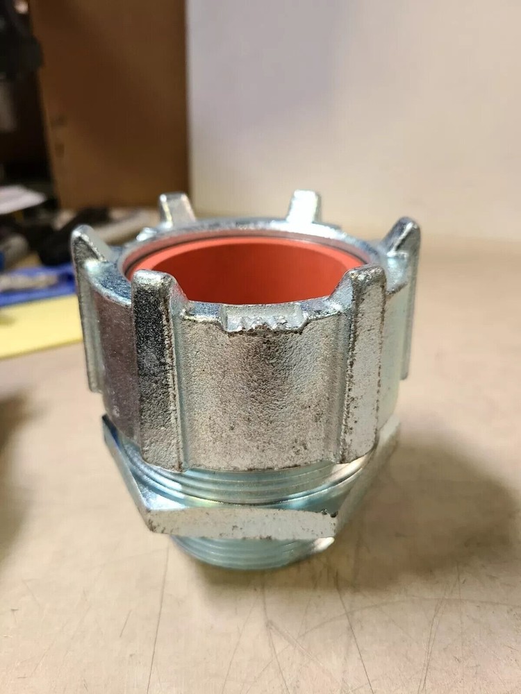 Thomas & Betty JACKETED ARMORED CABLE CONNECTOR 2.50"