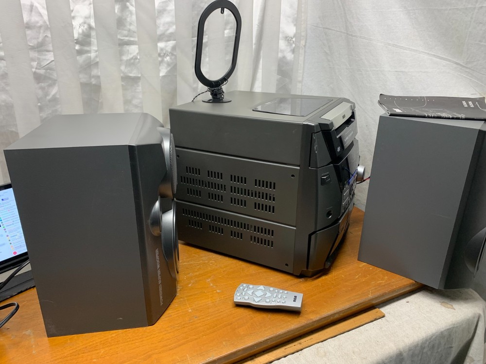 RCA RS2604 Digital Component Stereo System Tuner Cassette & 5 Disc CD Changer