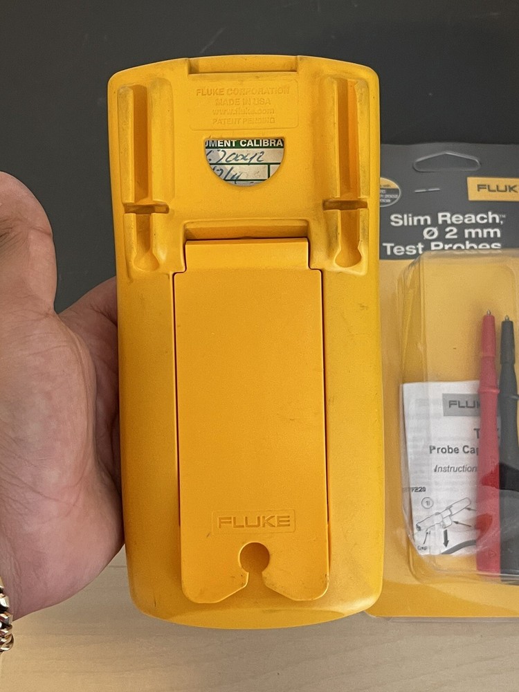 Fluke 717 3000G Pressure Calibrator