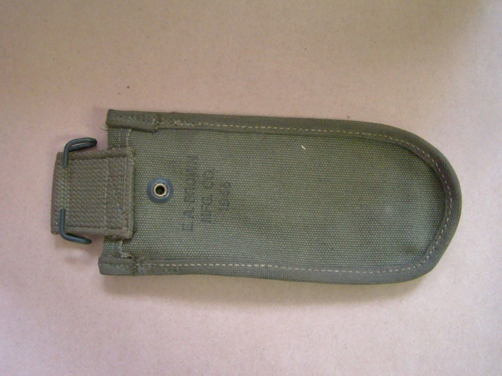 WW 2 CANVAS CARRIER FOR M-1938 WIRE E.A. Brown MFG.