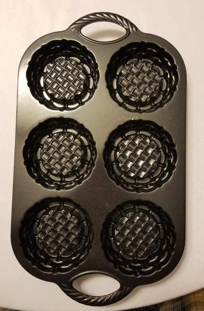 Nordic ware shortcake pan, basket weave pattern. Used once.