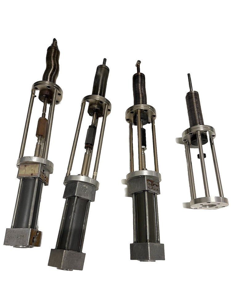 (pneumatic) linear positioners / Mechanical feedthroughs CF3. 4x Pieces