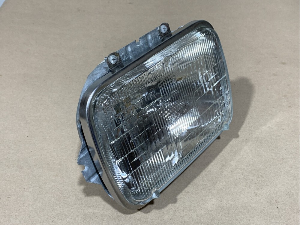 Freightliner Headlamp Assembly 680-820-02-59