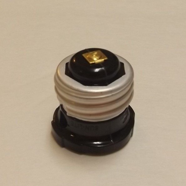 BLACK MEDIUM BASE SOCKET TO OUTLET ADAPTER NEW 48717JB