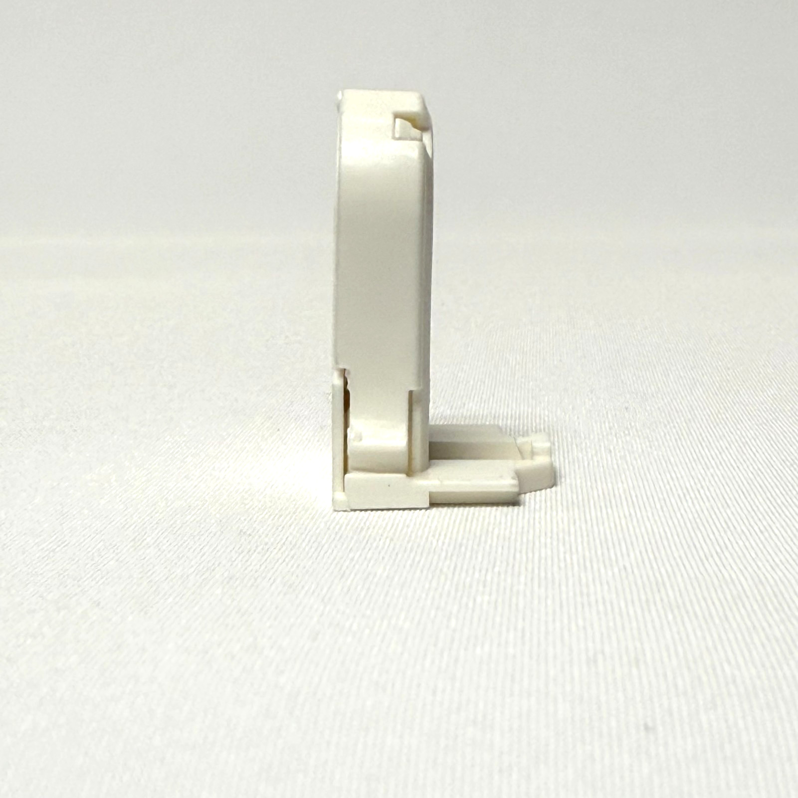 12 x Leviton 23661-SNP Shunted Lamp Holder T8/T12 LED Fluorescent Bi-Pin Socket