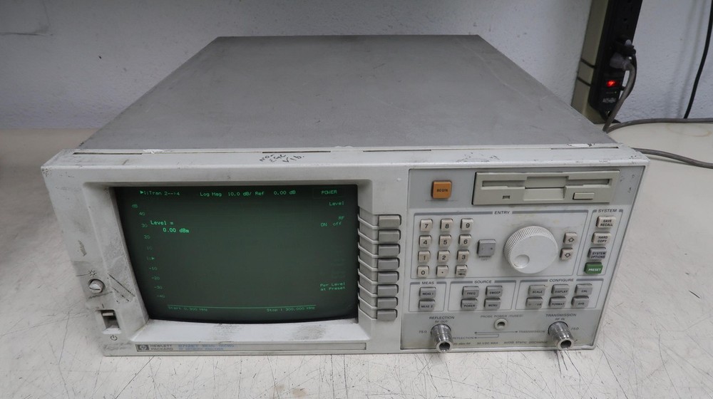 HP 8712ET NETWORK ANALYZER 300-1300 MHZ M0261