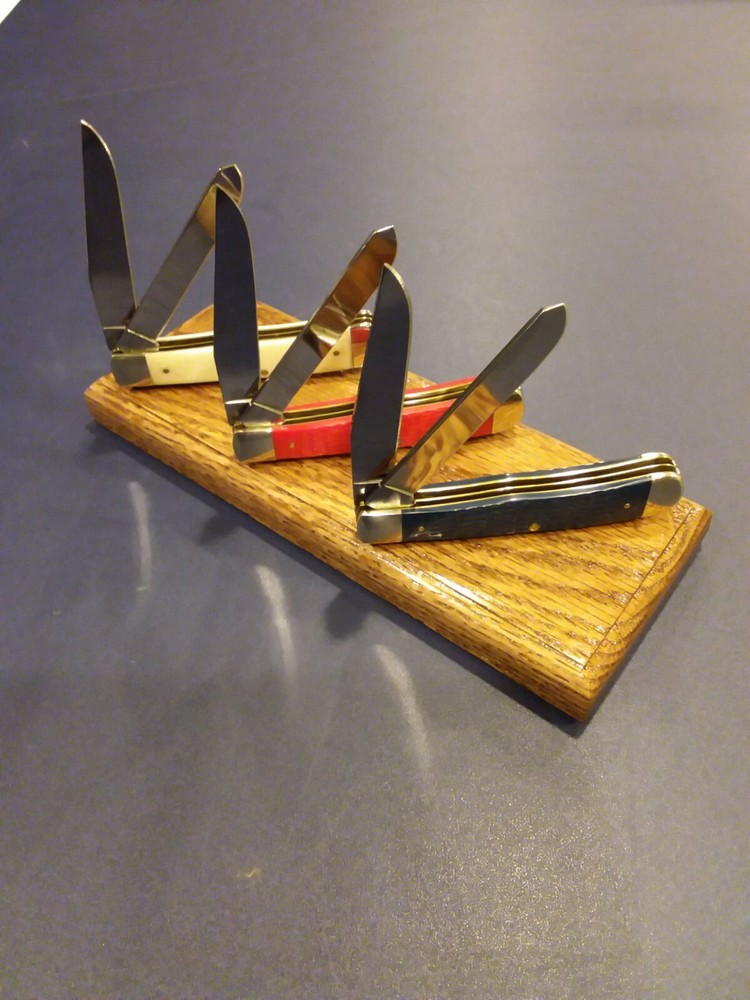 SOLID NORTHERN RED OAK 3 KNIFE DISPLAY STAND