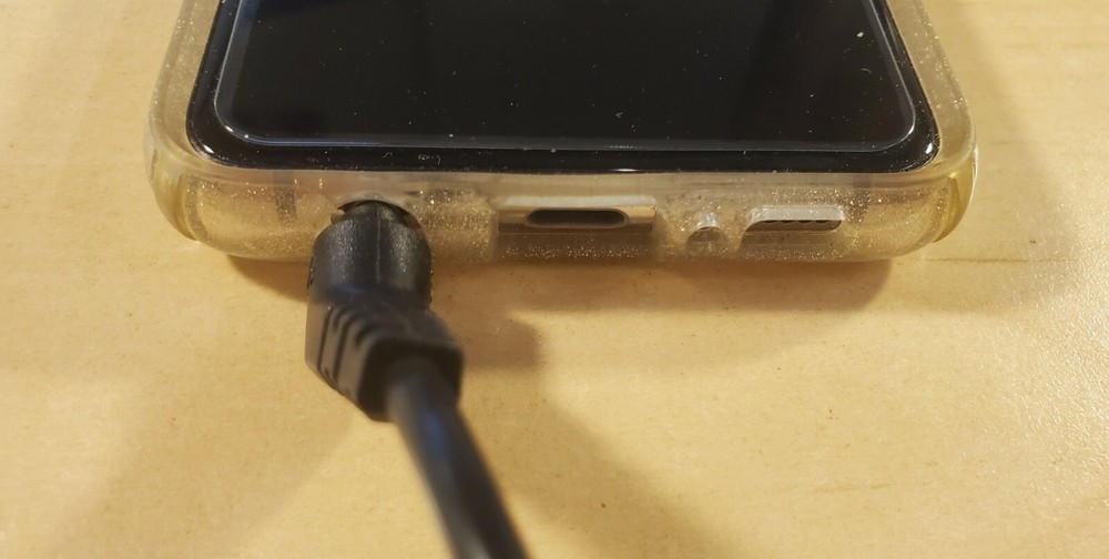 Scosche Tuneit FM Transmitter W/ Digital Display FM Stereo Flexible Neck