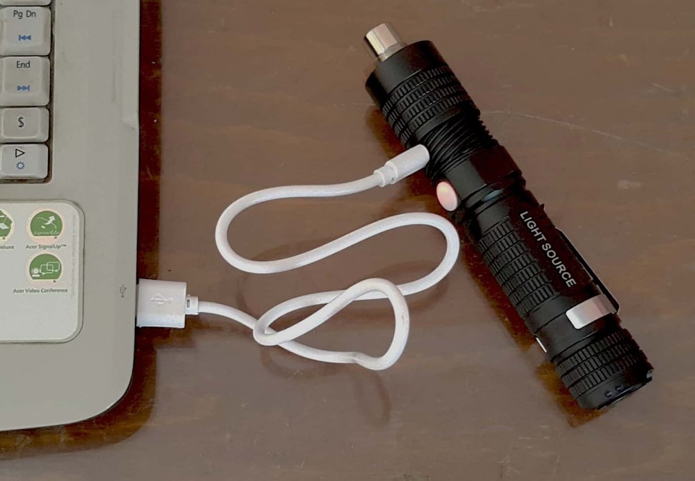 ClaraMed Battery/USB LED light source compatible with Storz endoscopes, S1