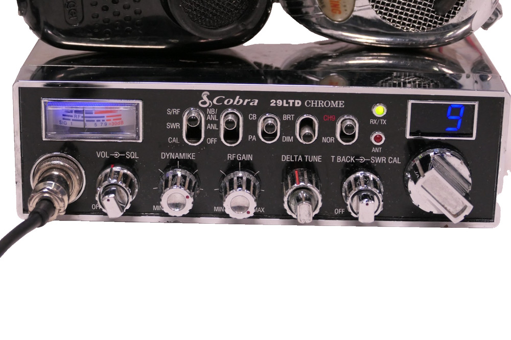 Cobra 29 LTD Chrome-Blue LED Lights