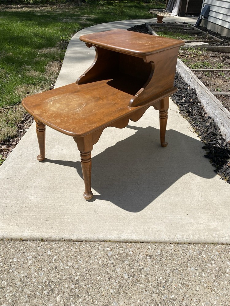 Ethan Allen Baumritter Heirloom Maple Nutmeg Step End Table