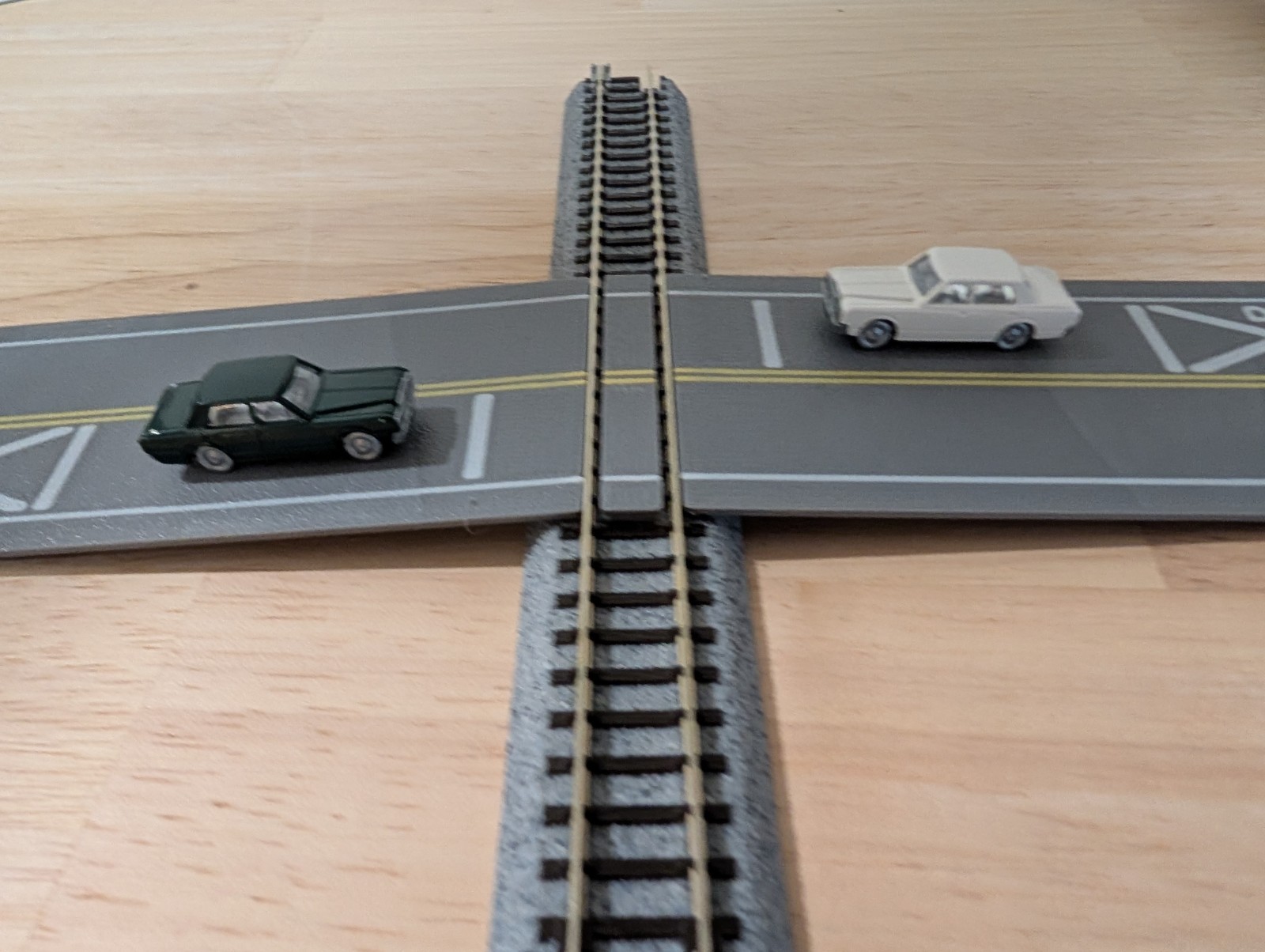 MRG RoadWayz - N Scale Road System - Railroad Crossing Set Kato and EZ. 128x50mm