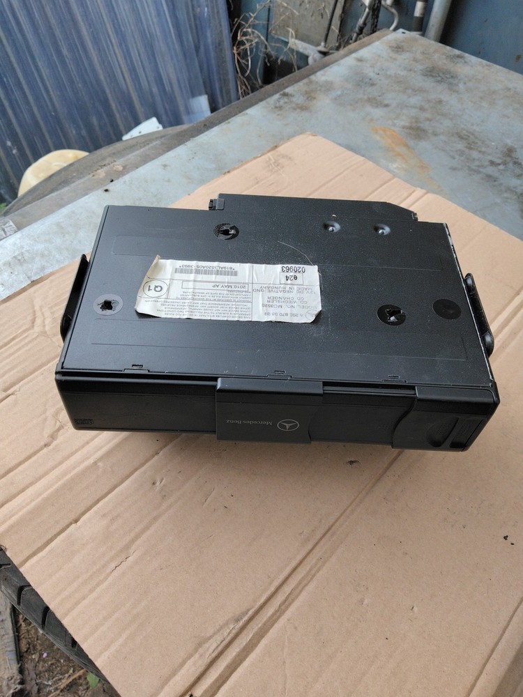 Mercedes MC3520 CD Changer  A2038703389   l