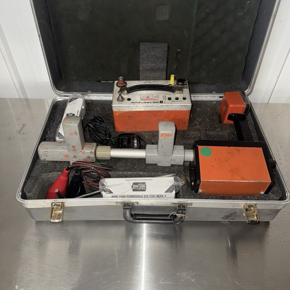 Metrotech 850 Cable and Pipe Locator