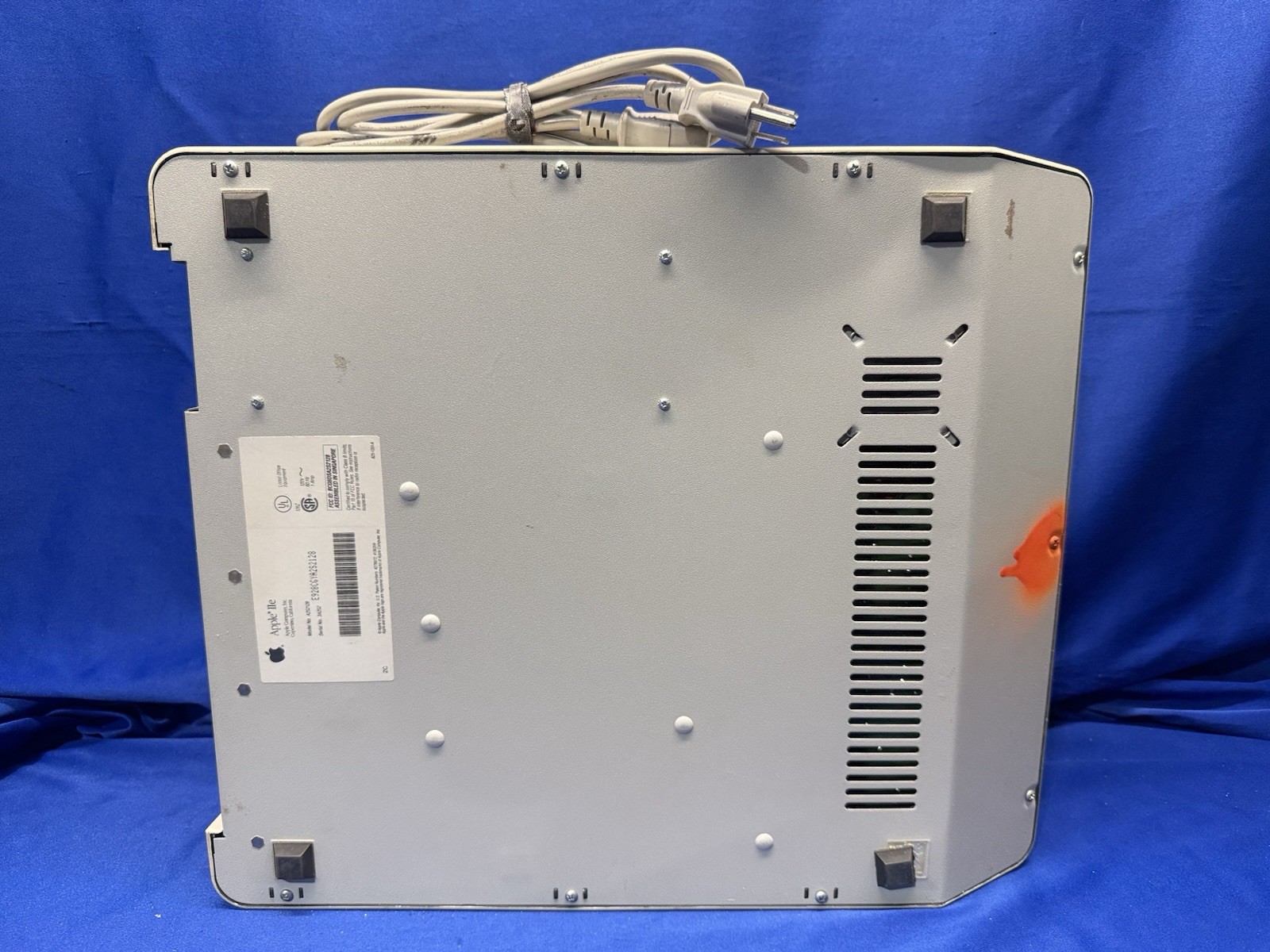 Apple IIe Vintage Computer A2S2128 80COL 64K RAM Expansion Powers On -No Monitor