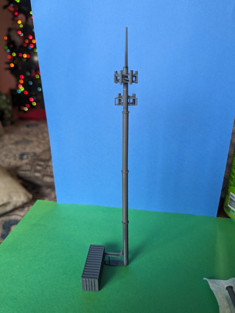 Z-Scale Cell Towers (2)