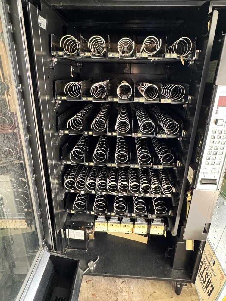 AP 7600 Snack Vending Machine (Partially Working, Read Desc)