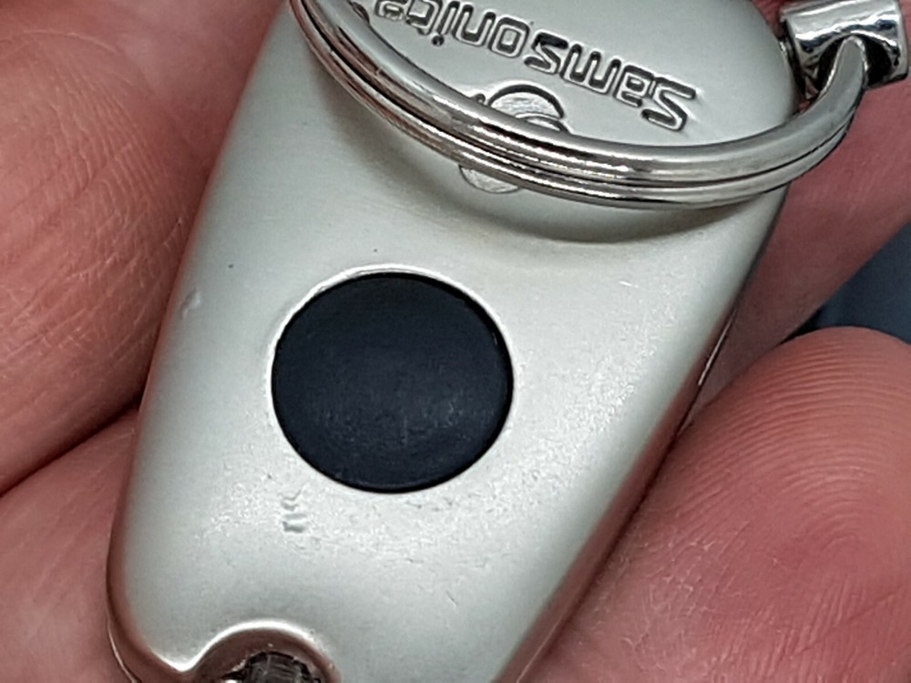 Samsonite Laser Pointer with tracking number