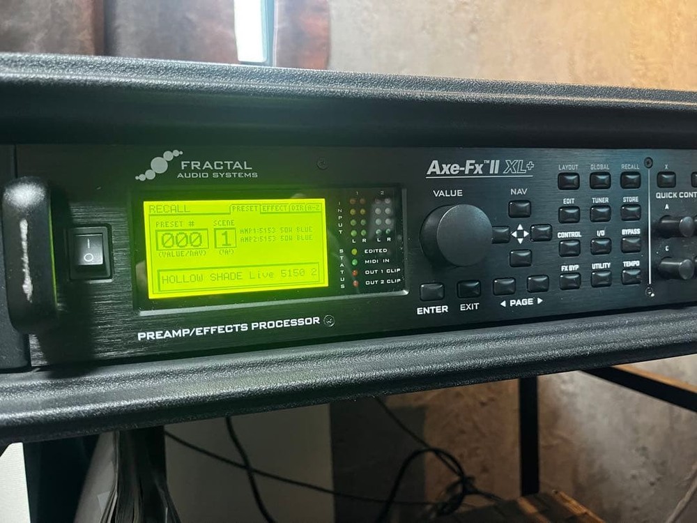 Fractal Audio Systems Axe-Fx II XL+ Preamp Effects Processor with SKB Case