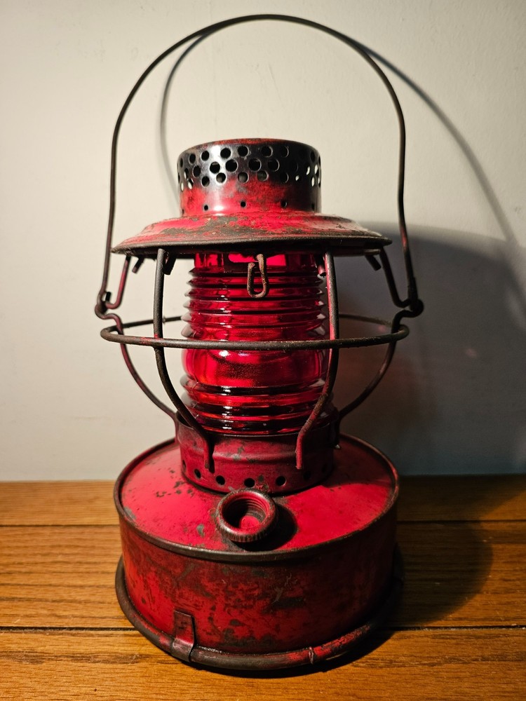 VINTAGE HANDLAN ST LUIS RAILROAD LANTERN