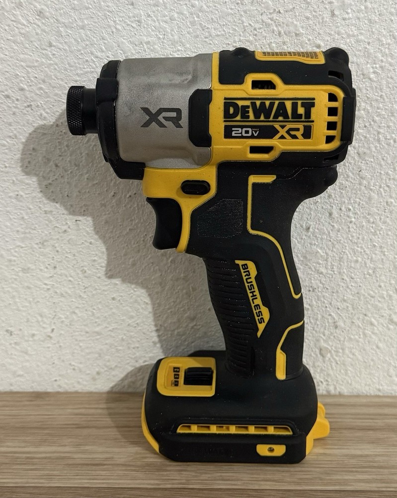 DEWALT DCF845D1E1 20V MAX XR Impact Driver Kit