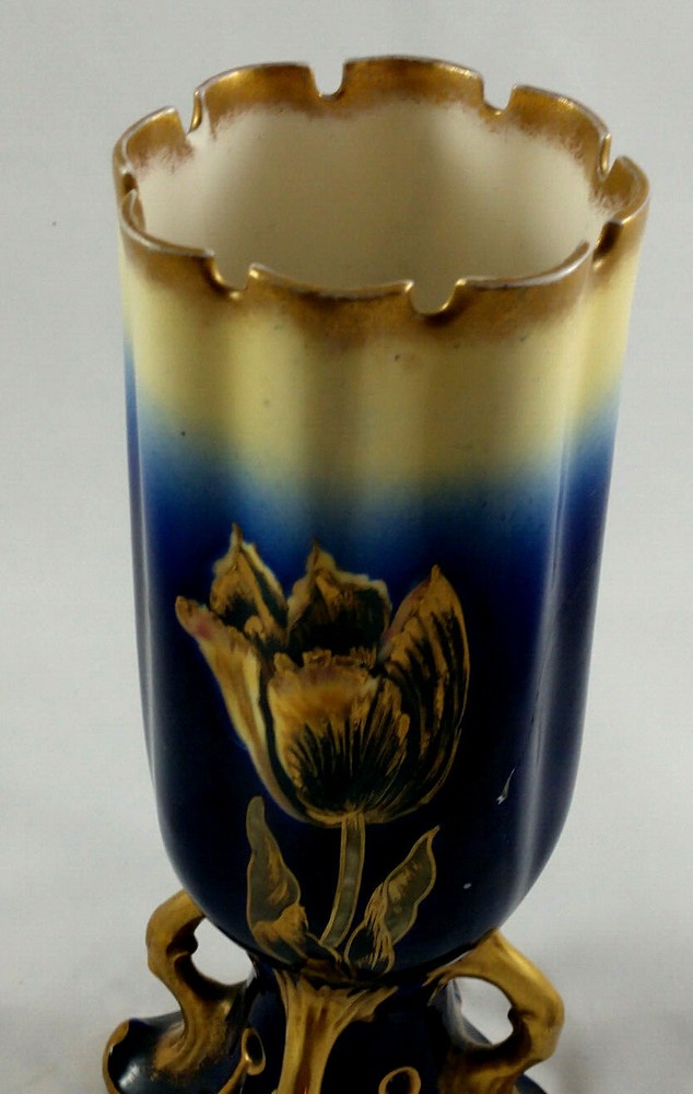 VINTEGE BLUE PAINTED FOOTED VASE