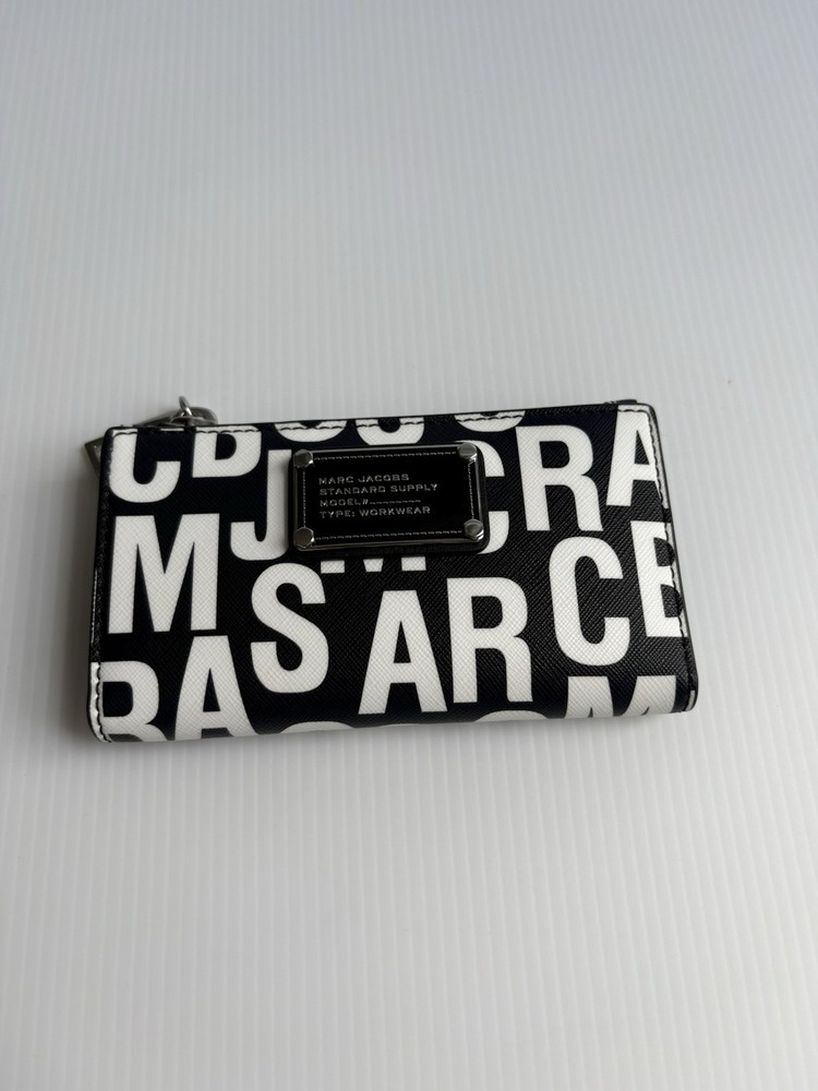 Marc Jacobs Jumbled Logo Trademarc Medium  Bifold Wallet White/ Black EUC